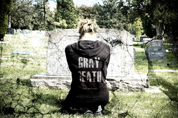 Woman crying at the grave - Gray Death drug